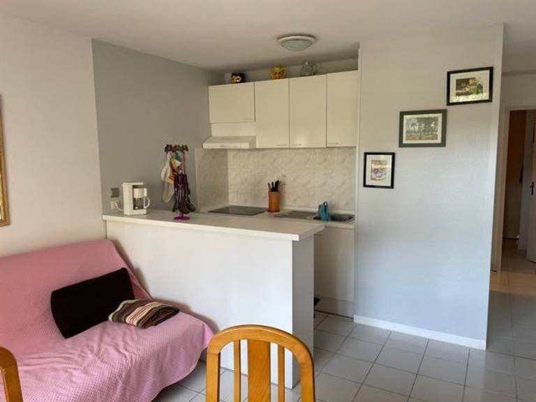 Apartment with yard & pool | Lake view — photo 4
