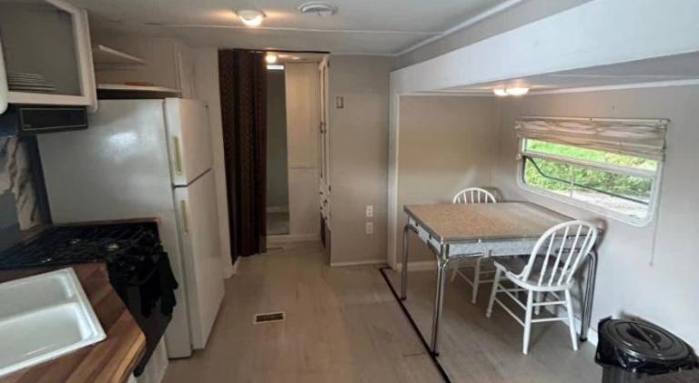 Lakefront RV Cottage in Parry Sound 1 — photo 3
