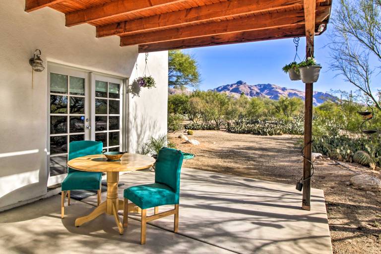 Picturesque Tucson Casita w Desert Garden