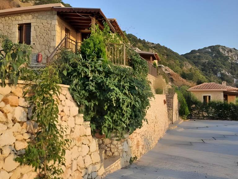 Vacation home with patio, garden & barbecue in Lefkada