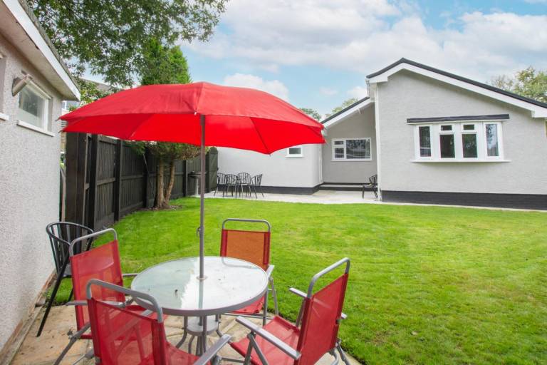 Family-friendly vacation home with yard & barbeque | Dogs allowed in Tenby