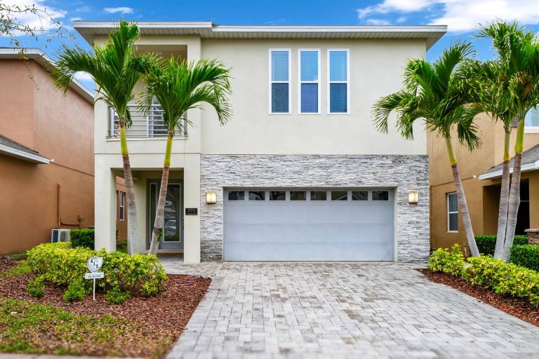 Charming Home with Private Pool, Theme Rooms and Foosball Table near Disney with Waterpark & Resort Access at Encore - 370LA — photo 2