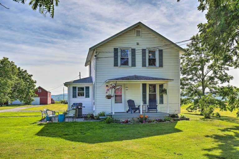 Finger Lakes Farm Retreat: Walk to Wineries! in Senec