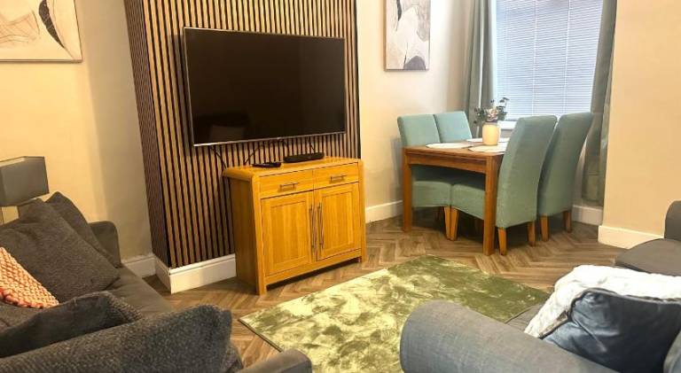 Vacation home with 4 rooms for 7 persons in Crewe