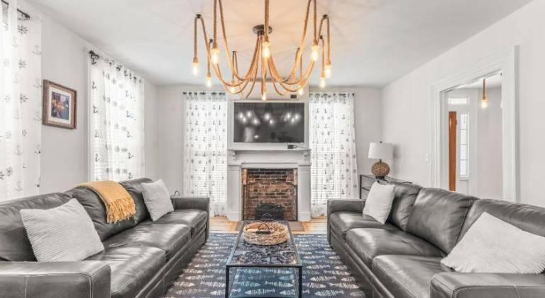 House | Pets allowed in Mystic, CT