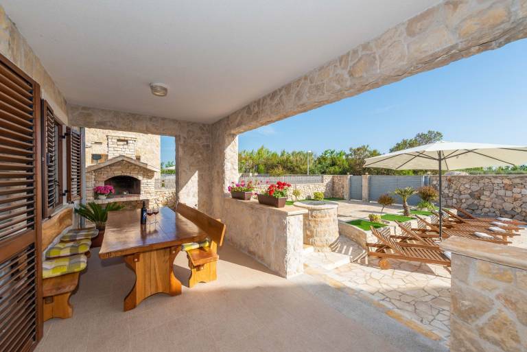Villa with terrace, private pool & yard — photo 5