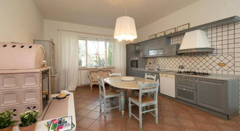 Nice house with pool, yard & BBQ | Pets are welcome — photo 2