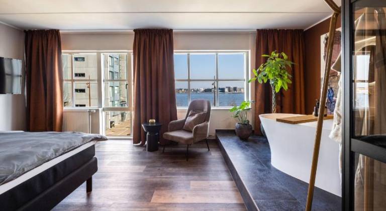 Pier 5 Hotel — photo 2