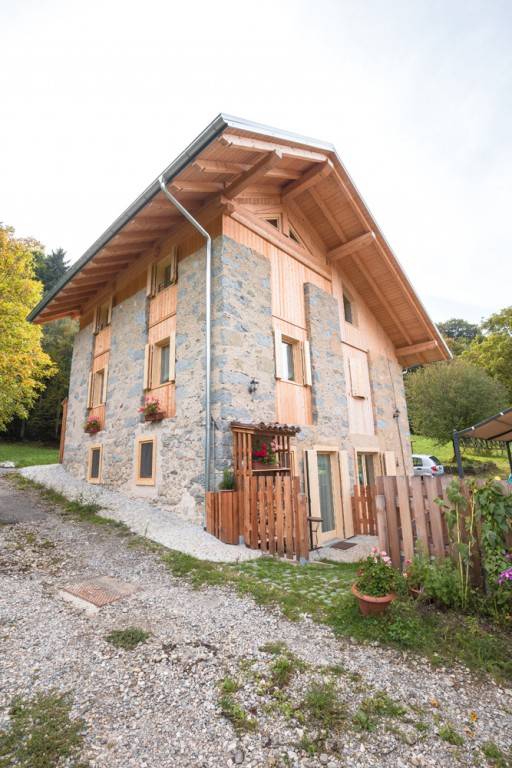 Chalet with yard & barbeque | Nature view — photo 2