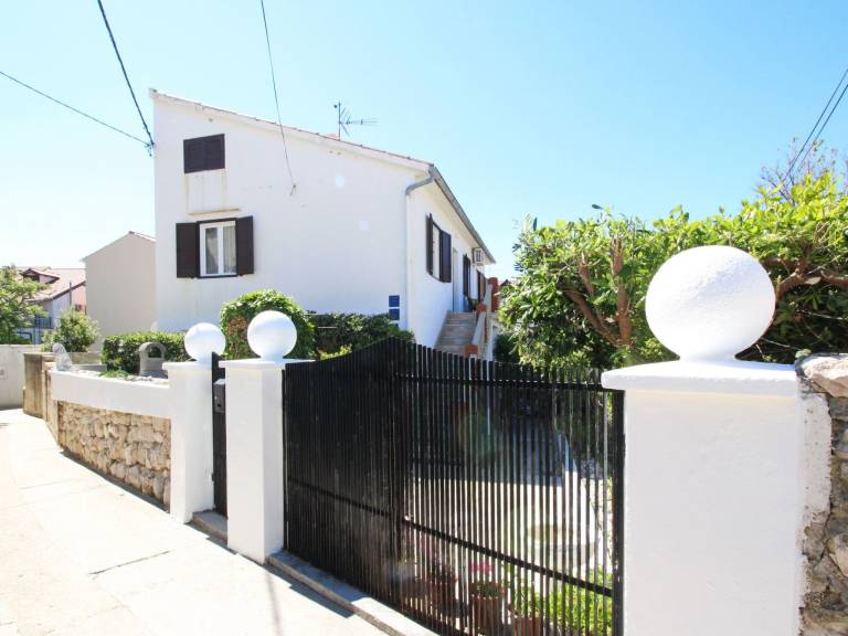 Beautiful holiday apartment with patio & barbeque | Close to the beach | Dogs allowed — photo 3