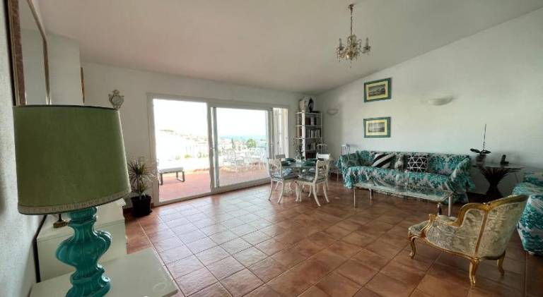 Fully equipped beautiful holiday apartment with patio | Beach nearby | Pets are welcome in Cadaqués