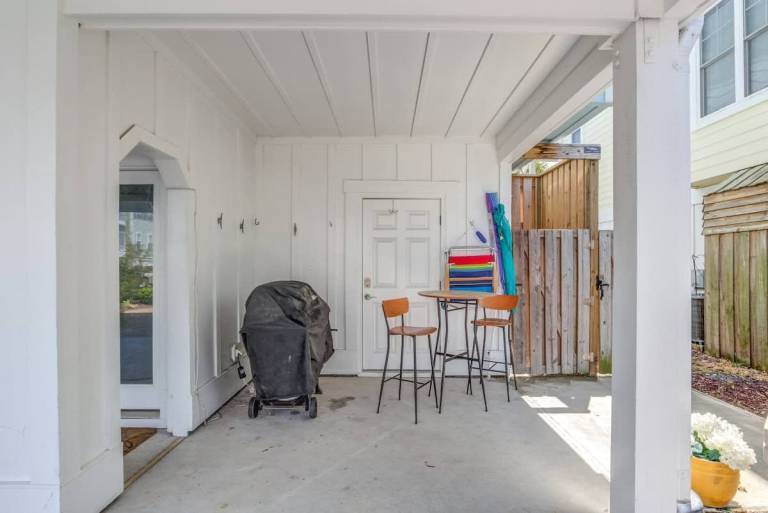 Children-friendly spacious vacation home with yard | Beach nearby | Pets are welcome — photo 4