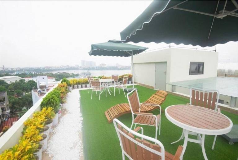 Serviced apartment with patio & jacuzzi — photo 3