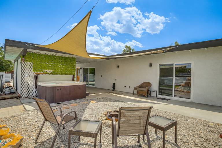 By Joshua Tree! 'Serenity on Sage' Home w/ Hot Tub — photo 3
