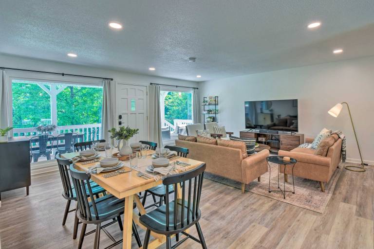 Lakefront Townville Gem w/ Boat Dock & Kayaks — photo 3