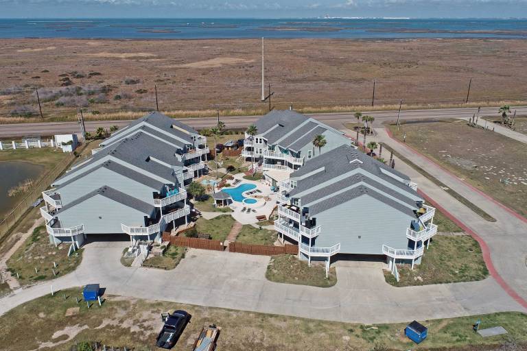Oceanfront Texas Condo w/ Pool: Pets Stay Free — photo 4