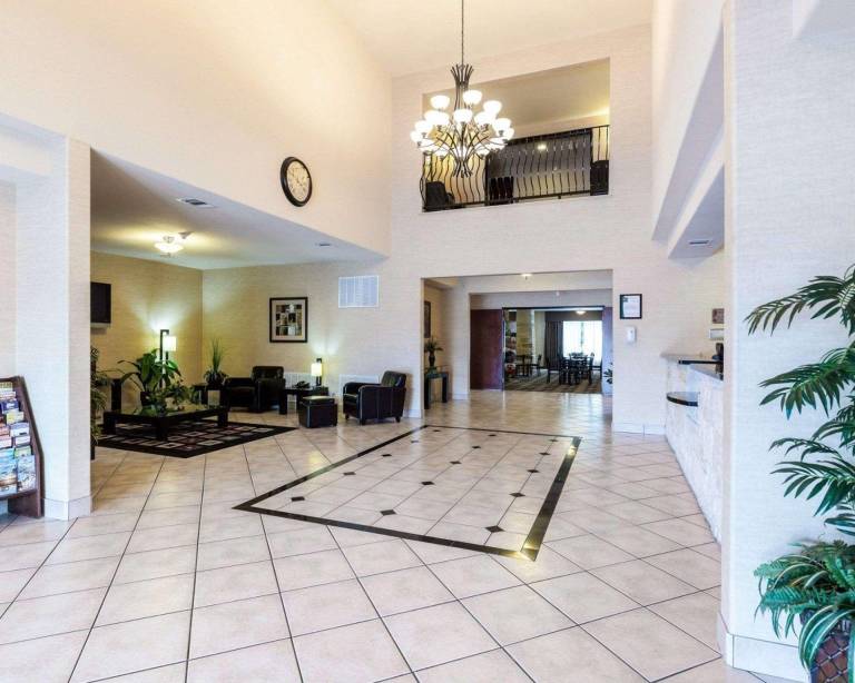 Quality Suites Huntsville Near University — photo 3