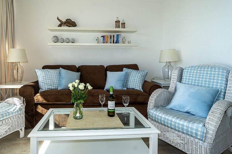 Vacation home with terrace & yard | Sea view — photo 3