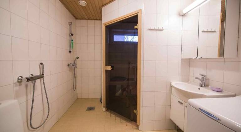 Kotimaailma two bedroom with sauna and balcony — photo 3