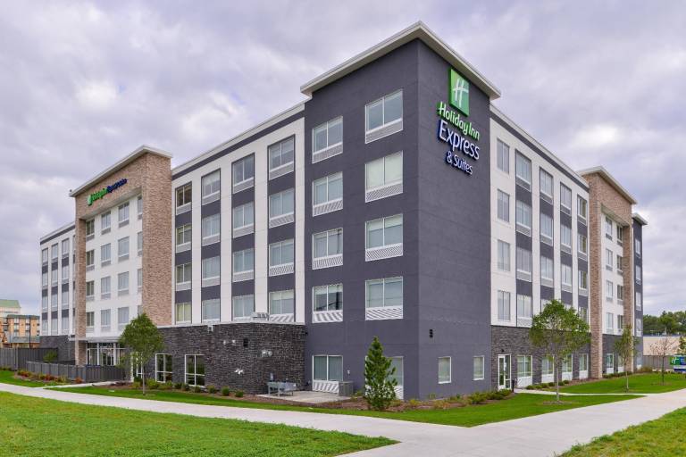 Holiday Inn Express and Suites - Mall of America - MSP Airport By IHG in Bloomington, MN