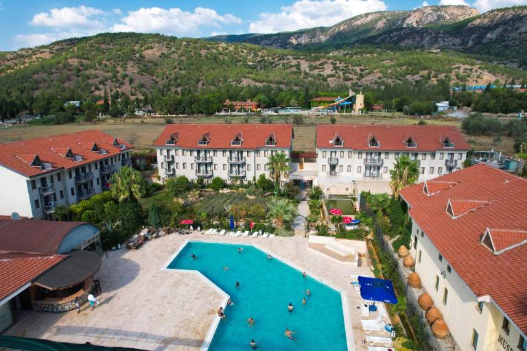 Halıcı Termal Otel in Menderes
