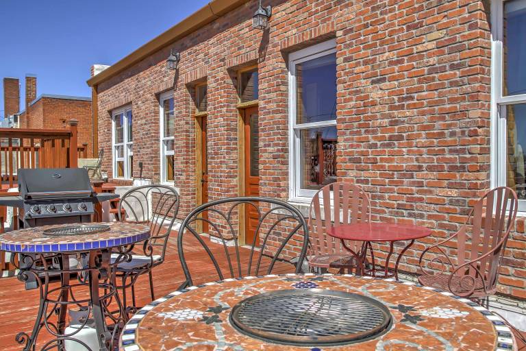 Vintage Downtown Laramie Apartment w/ Deck! — photo 3