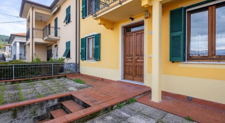 Holiday apartment with terrace — photo 3