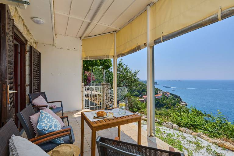 Holiday apartment with terrace — photo 2