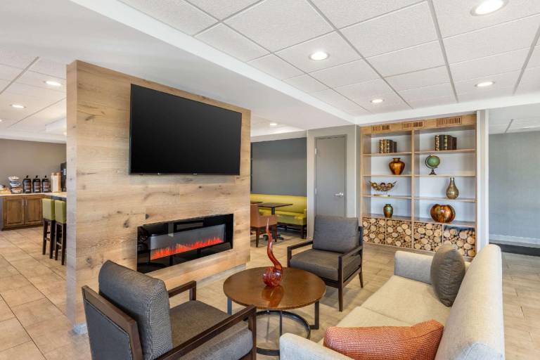 Country Inn & Suites by Radisson, Bolingbrook - Romeoville, I-55 — photo 2