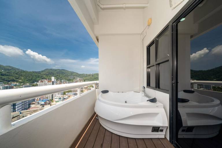 Apartment with jacuzzi Patong Tower best location