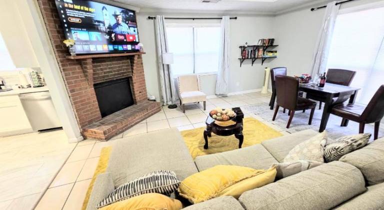 Rental apartment | Perfect for remote work | Pets allowed in College Park, GA
