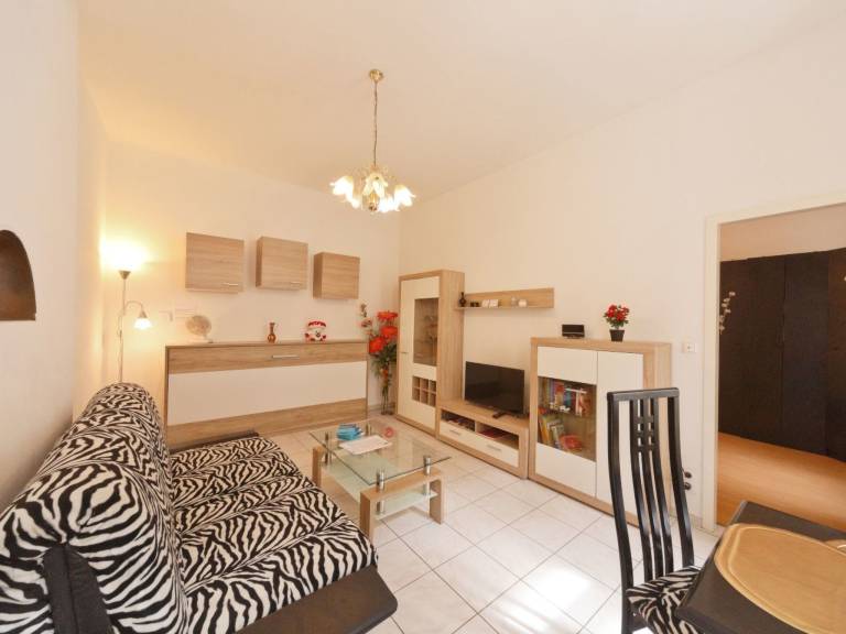 Wohnung in F&uuml;nfhaus mit Garten
