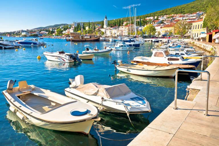 Holiday apartment with patio & yard in Crikvenica