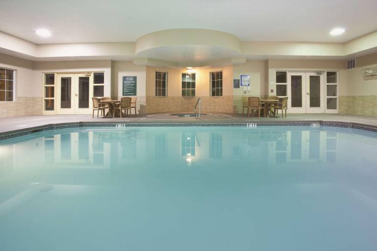 La Quinta Inn & Suites by Wyndham Albuquerque Midtown — photo 4