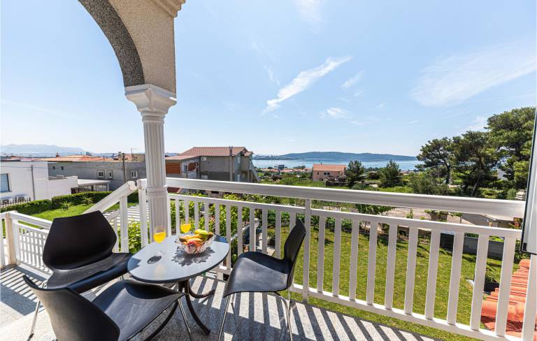 Apartment Solin