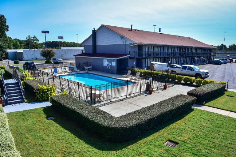 Americas Best Value Inn Douglasville — photo 2