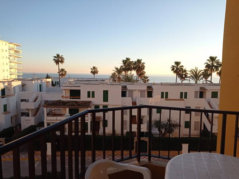 Children-friendly pleasant apartment with pool, yard & terrace | Beach view | Beach nearby | Pets are welcome in València