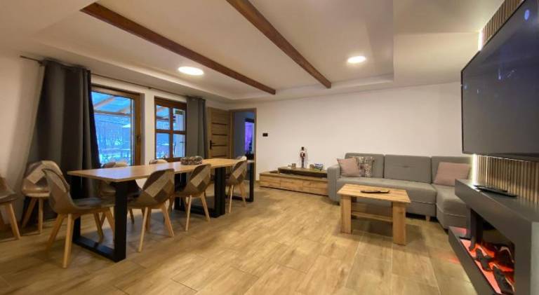 Chalet with pool & hot tub | Pet-friendly — photo 3