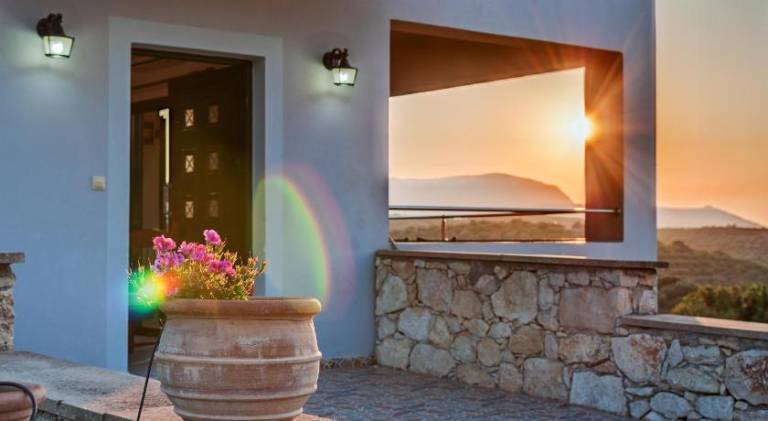 Charming villa with terrace, private pool & garden | Suitable for remote work | Dogs allowed — photo 5
