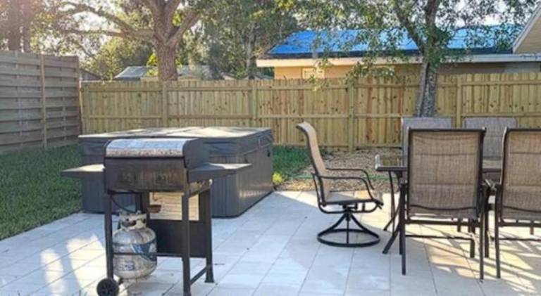 House with hot tub | Pets allowed — photo 3