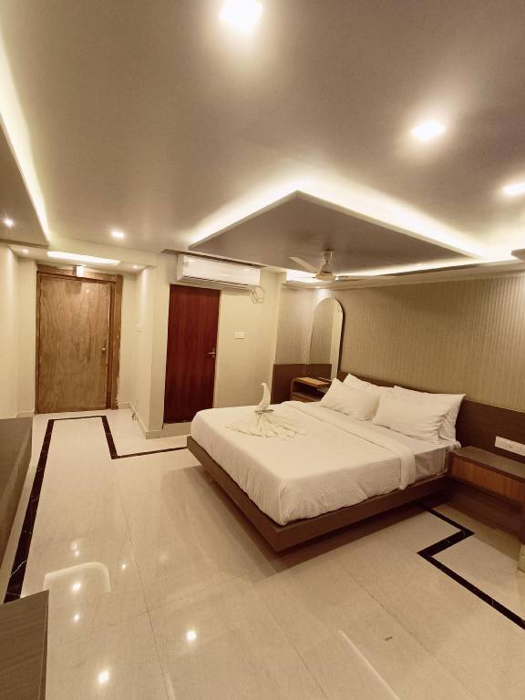 Hotel High Rise in Alipur