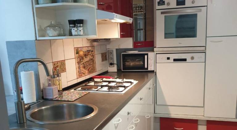 Lovely vacation home with hot tub | Pets are welcome — photo 3