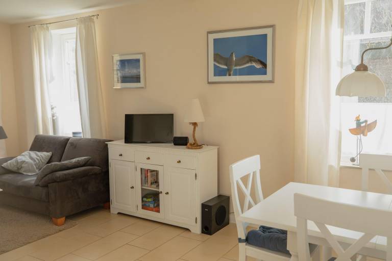 Child-friendly vacation home with yard, patio & grill | Sea view | Pet-friendly — photo 3