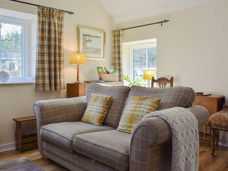 Child-friendly cottage with garden & jacuzzi | River view | Pets are welcome — photo 4