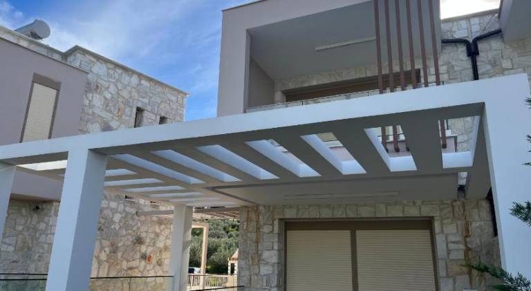 Nice villa with yard, patio & jacuzzi | Pets are welcome — photo 4