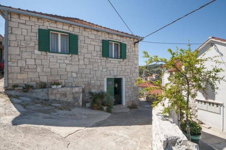 Holiday apartment with BBQ & patio | Sea view | Pets are welcome in Supetar