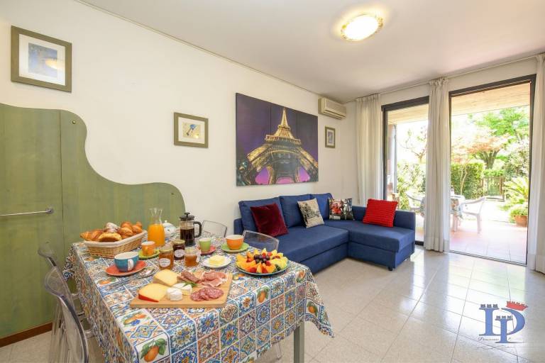 Holiday apartment with yard & pool — photo 5