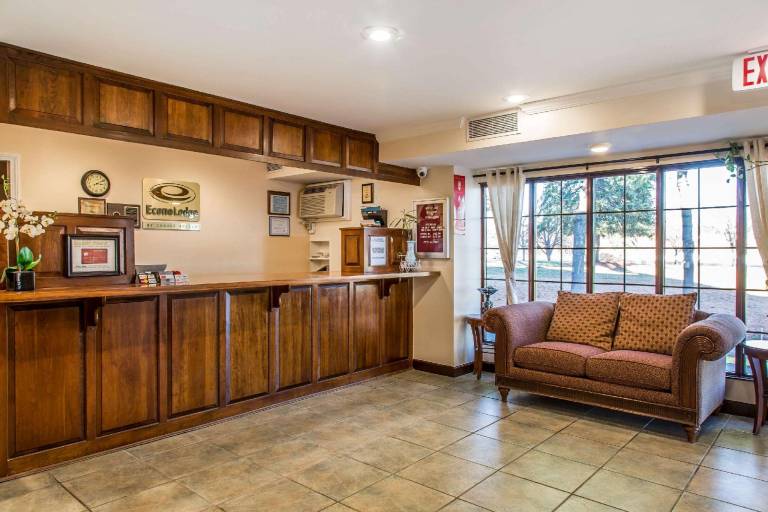 Econo Lodge Milldale - Southington — photo 5