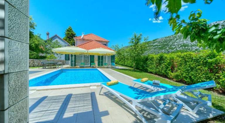 Villa with pool in Tucepi