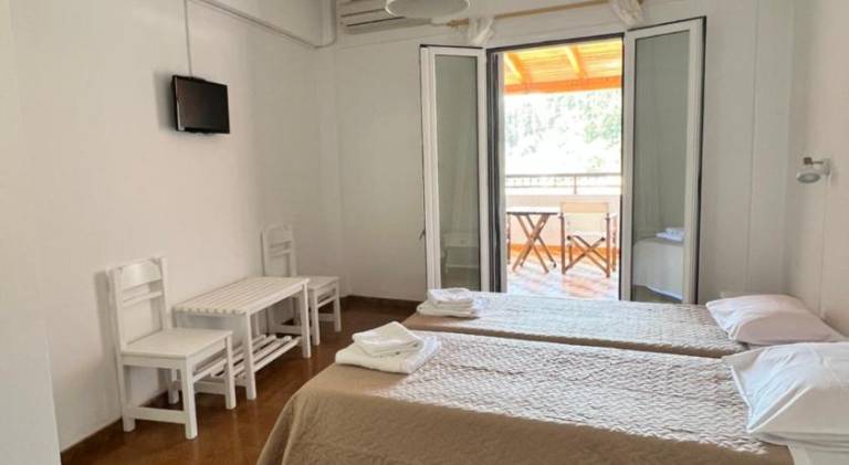 Holiday apartment with terrace | Pet-friendly in Paxos